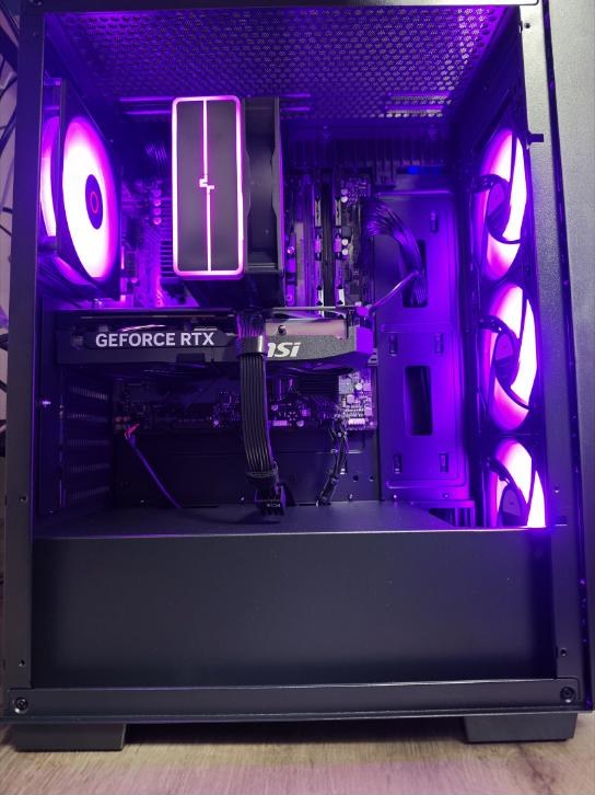 Игровой компьютер на Intel Core i5-14400F с MSI RTX 5060 Ti в чёрном корпусе